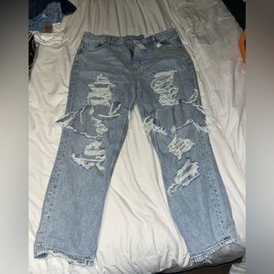 American Eagle size 18 NWT light wash distressed mom jeans